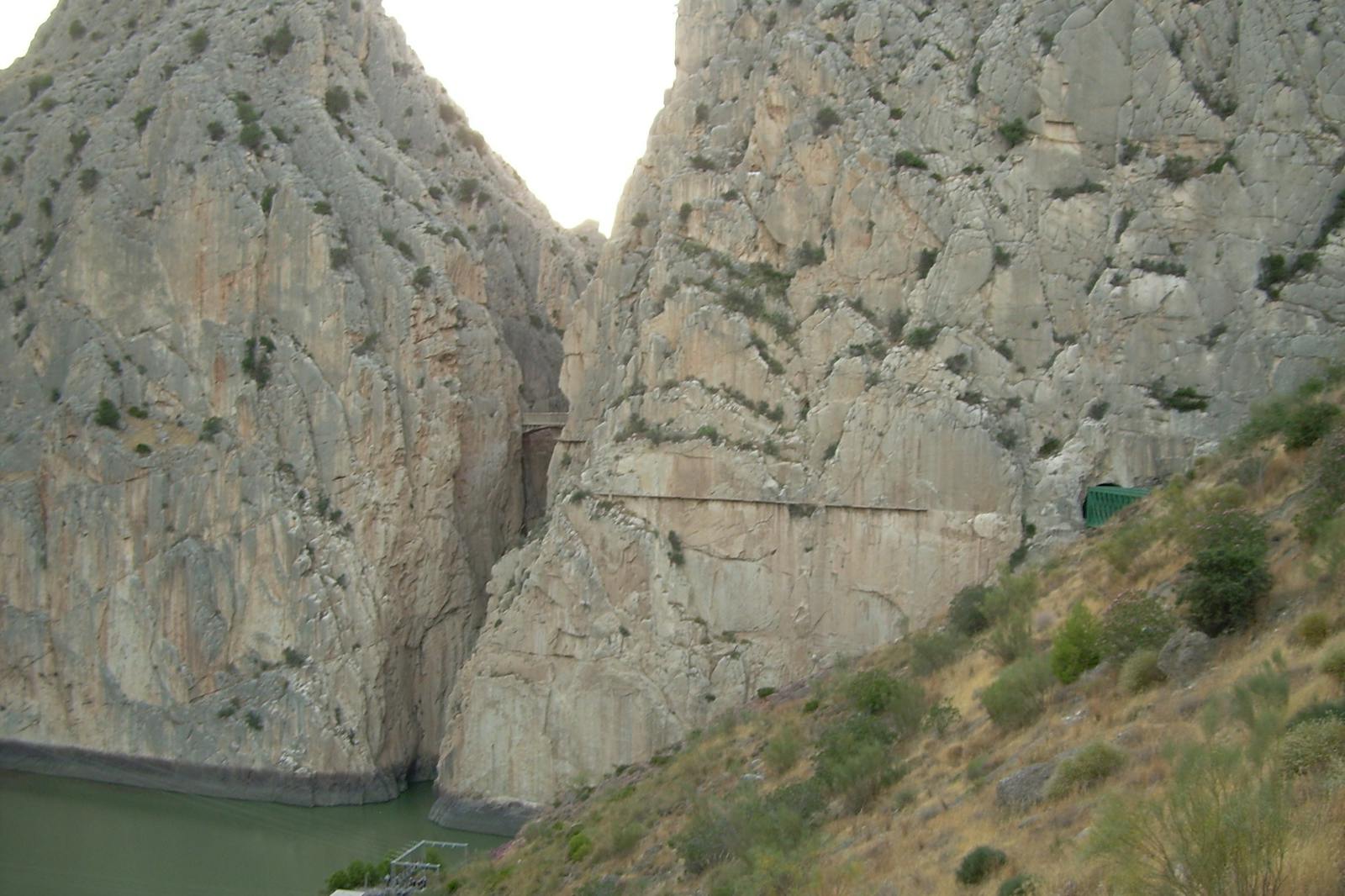 Blick auf den Caminito del Rey an der Klippe