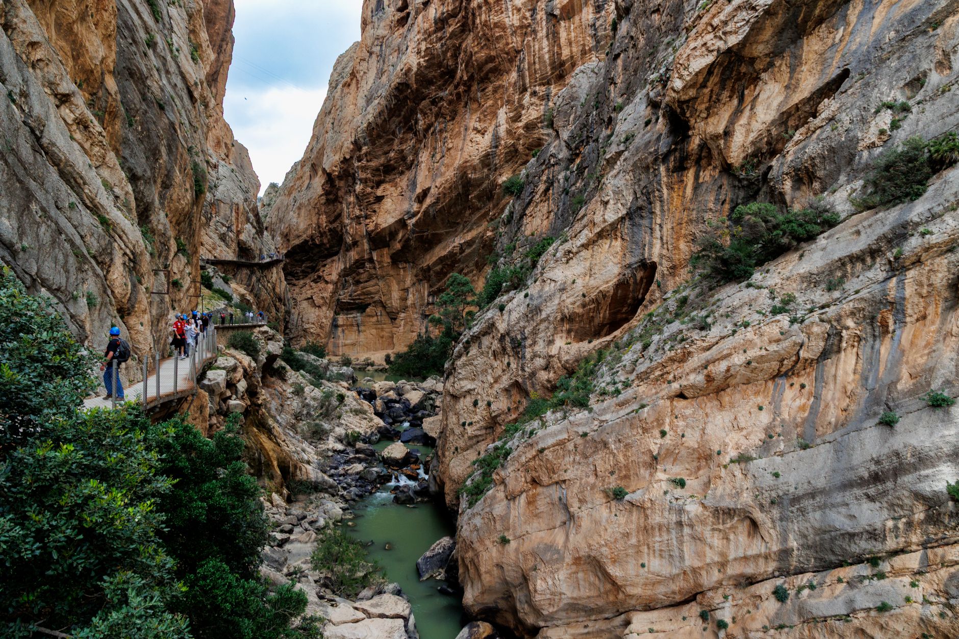 从峡谷高处俯瞰Caminito del Rey